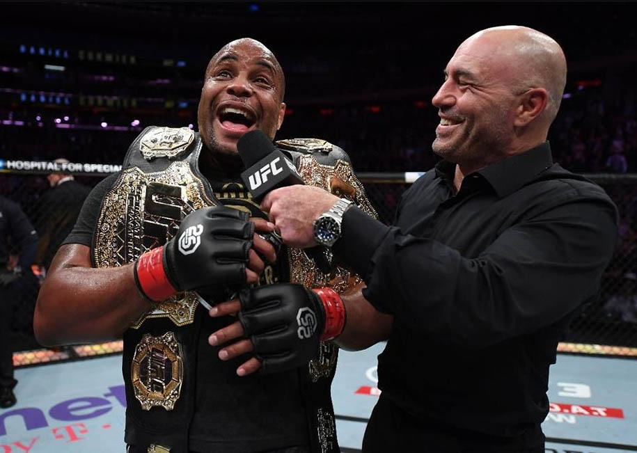 Không bình luận tại UFC 249, Joe Rogan lo lắng về tính an toàn của sự kiện?